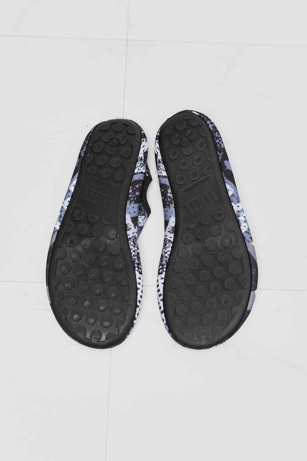 MMshoes On The Shore Water Shoes in Black Pattern